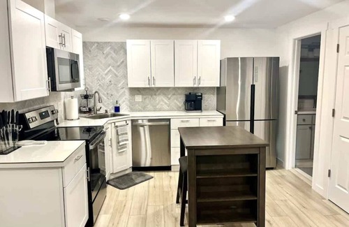 Downtown Vancouver Apartment | 1BR Studio Near Dining & Shops w/Patio