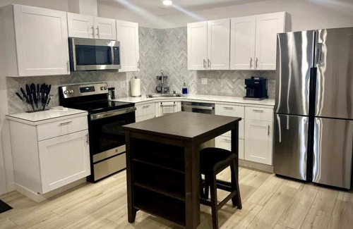 Downtown Vancouver Apartment | 1BR Studio Near Dining & Shops w/Patio