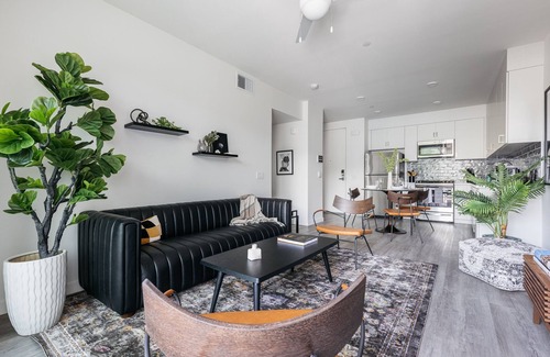 Historic Filipinotown Apartment | 1BR Stylish Luxe Apt. 360 Rooftop View near USC