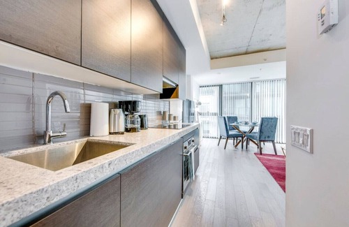 CityPlace Apartment | 1BR Suite in Popular King West