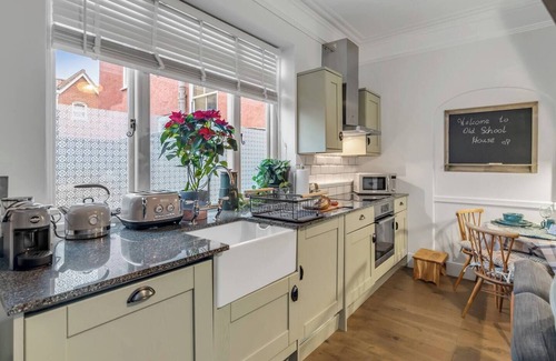 Norwich House | 1BR The Old School House | Full Kitchen | Central
