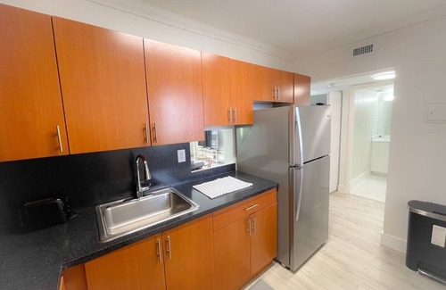 Eastern Shores Apartment | 1BR with Kitchen Close To Sunny Isles Beach