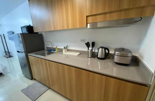 Luzon Apartment | 1BR with Kitchen & Balcony 2 mins to Okada - 6D