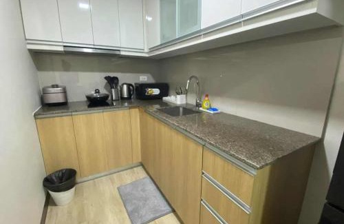 Luzon Apartment | 1BR with Kitchen & Balcony 2 mins to Okada - 6D