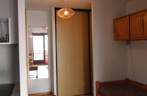 Eclose-Ouest Apartment | 1st floor, balcony, tv, ski locker, 31m², Alpe d'Huez