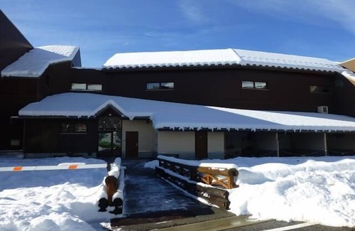 Eclose-Ouest Apartment | 1st floor, balcony, tv, ski locker, 31m², Alpe d'Huez