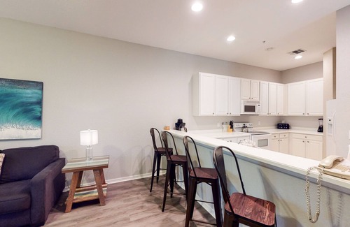 Bahama Bay Condo | 1st floor condo w/gym, restaurant, sauna, tennis court, limited-mobility access