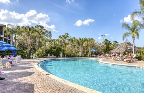 Bahama Bay Condo | 1st floor condo w/gym, restaurant, sauna, tennis court, limited-mobility access