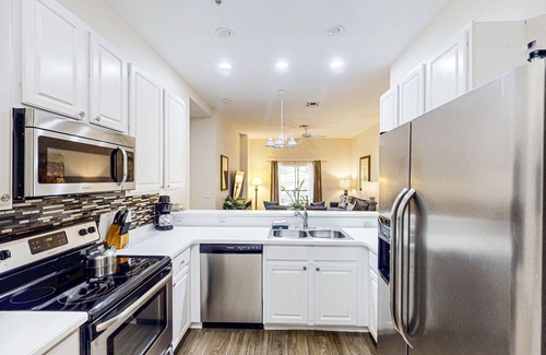 Bahama Bay Condo | 1st floor condo w/pools, restaurant, balcony, tennis court, basketball court