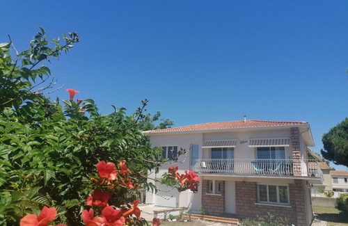 Le Grau-dʼAgde Apartment | 1ST FLOOR IN A CHARMING TOWN 180M FROM THE BEACH