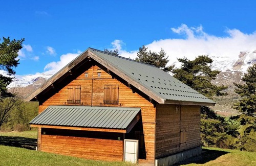 La Joue du Loup Apartment | 1st floor, view mountain, balcony, parking, tv, ski locker, 36m², La Joue du Loup