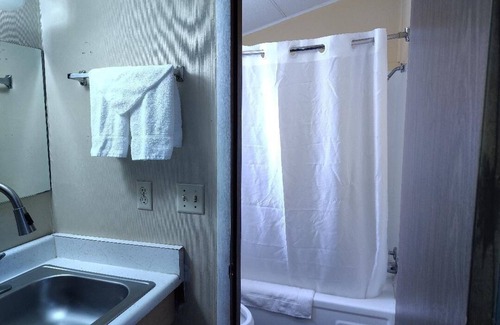 Sterling Hotel | 1st Interstate INN