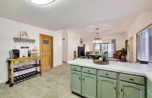 Tobyhanna House | 2,336 sq ft Western Ranch- Hot Tub, Pool, Golf