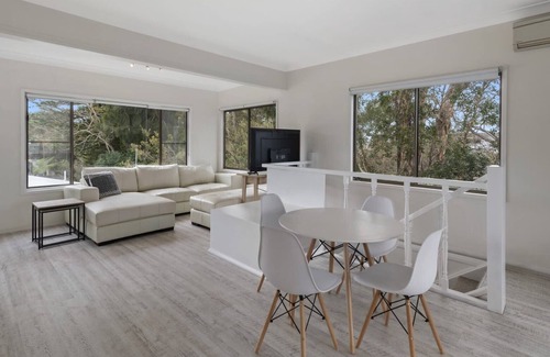 Ettalong Beach Apartment | 2/372 Ocean View - 4pm Check out on Sundays