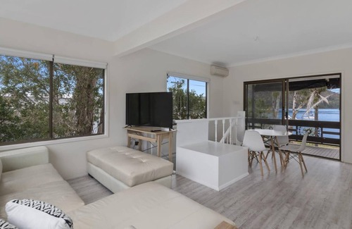 Ettalong Beach Apartment | 2/372 Ocean View - 4pm Check out on Sundays