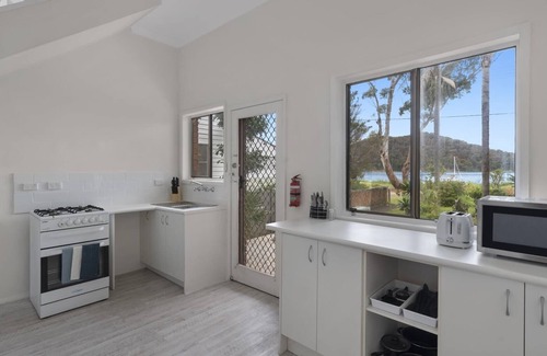 Ettalong Beach Apartment | 2/372 Ocean View - 4pm Check out on Sundays