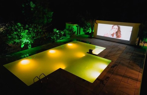 Narasapura Villa | 2.5 acres,5 luxury rooms,master suite with bathtub,pool,kids area ,Lawn.