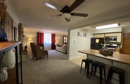 Fairview Heights House | 2 acre Woodland Retreat - 15 mins from Downtown St. Louis