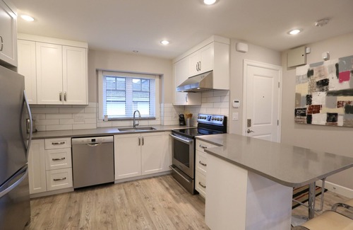 Arbutus Ridge House | 2 bd, 1.5 bathroom cottage at Vancouver Traveller B&B