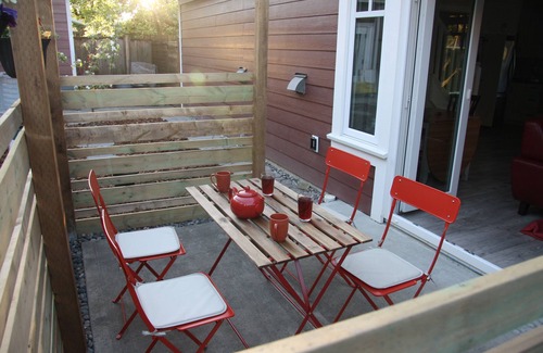 Arbutus Ridge House | 2 bd, 1.5 bathroom cottage at Vancouver Traveller B&B