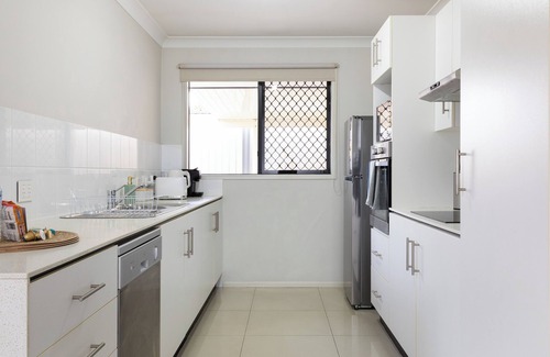 Acacia Ridge Apartment | 2 Bdr Apt! Kitchen! Undercover Parking! 6AS2