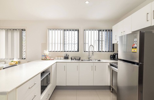 Sunnybank Apartment | 2 Bdr Apt! Train! Parking! Restaurants! 3144D2