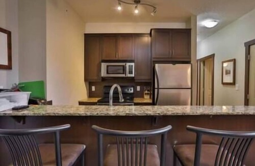 East Kootenay Condo | 2 BDR Plus Loft - Sauna & Gym - Mountain Views
