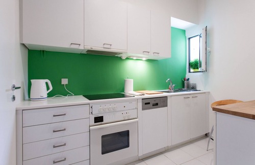 Makrigianni Apartment | 2 bdrm apt for up to 6 guests next to Acropolis museum