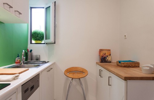 Makrigianni Apartment | 2 bdrm apt for up to 6 guests next to Acropolis museum