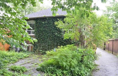 Sunnylea House | 2-BDRM Lovely Home - Sunnylea Prime -The Kingsway