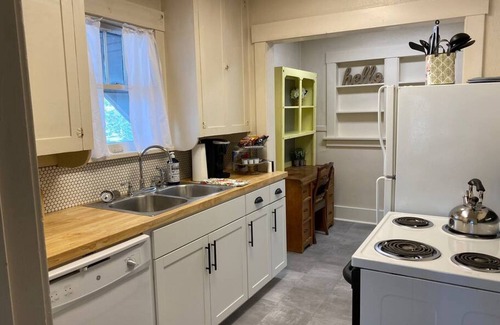 Cheyenne Apartment | 2 BDRM - Sleeps up to 6