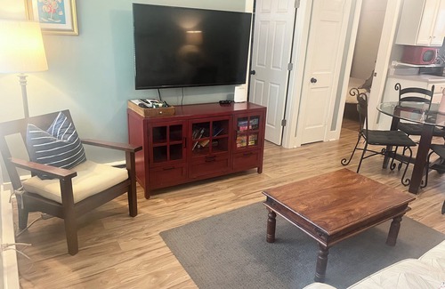 Union Pier Cottage | 2 bed/1 bath, 1.5 blocks to beach/town, dog friendly