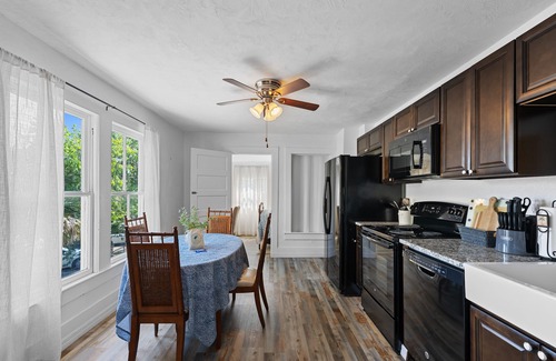 Historic District Apartment | 2 bed, 1 bath, 2nd floor apartment in the heart of downtown, historic New Smyrna Beach.