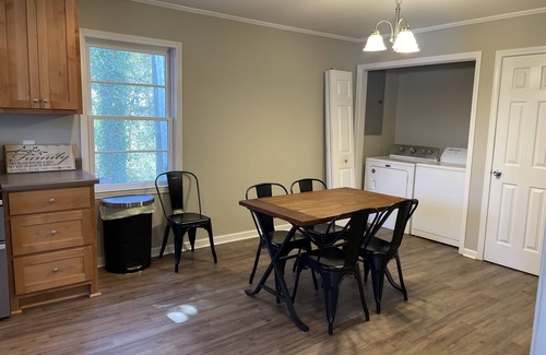 Nicholson Cottage | 2 Bed 1 Bath Cottage, Full Kitchen, 20 min to Athens or Commerce