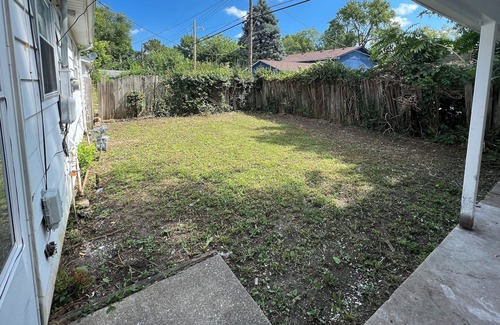 Springfield House | 2 Bed, 1 Bath + Office. Newly Renovated. Centrally located. Security Cameras.