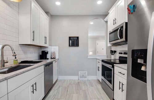 College Hill House | 2 Bed 1 Bath Property in College Hill with Garage!