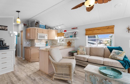 Nettles Island House | 2 bed, 2 ba coastal-decorated beach house on Nettles Island
