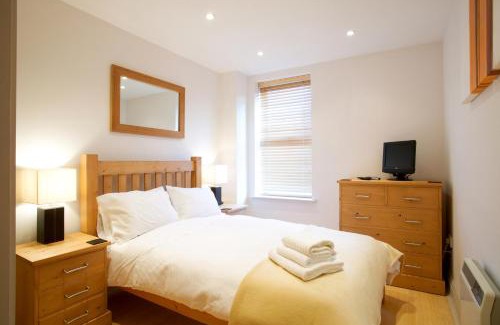 Newbury Apartment | 2 bed 2 bath at Pelican Hse in Newbury - FREE secure, allocated parking