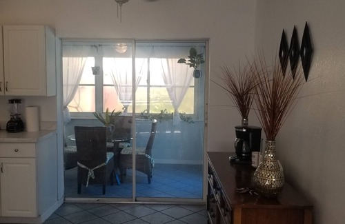 Englewood East House | 2 bed 2 bath private pool home 13 min to the beach, 5 min to golf courses