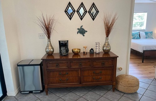 Englewood East House | 2 bed 2 bath private pool home 13 min to the beach, 5 min to golf courses