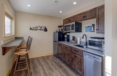 Sunapee Hotel | 2 Bed/2 Bath Suite #5 at The Lodge | Minutes from Sunapee Harbor & Mt. Sunapee