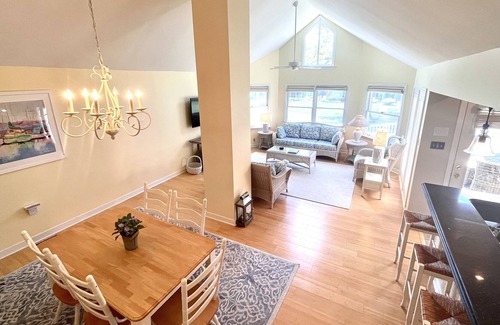 Deltaville Condo | 2 bed 2 bath waterfront condo w a pool