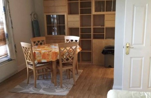 Abbey Apartment | 2 bed 2 bath Wimbledon apartment