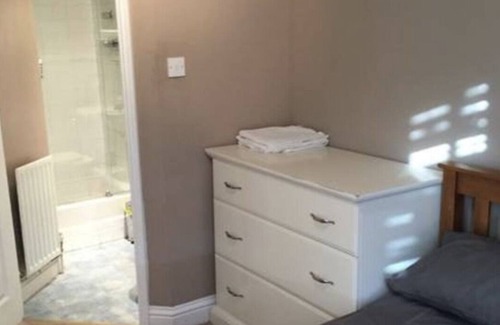 Abbey Apartment | 2 bed 2 bath Wimbledon apartment