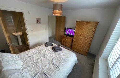 London Borough of Bromley Apartment | 2 Bed 2 Bathroom Gated Apartment 1 Inc free Parking