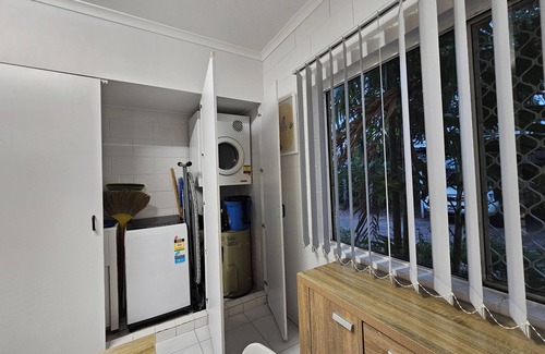 Westcourt Apartment | 2 Bed/2 Bathroom Modern Apartment with Wifi close to Amenities