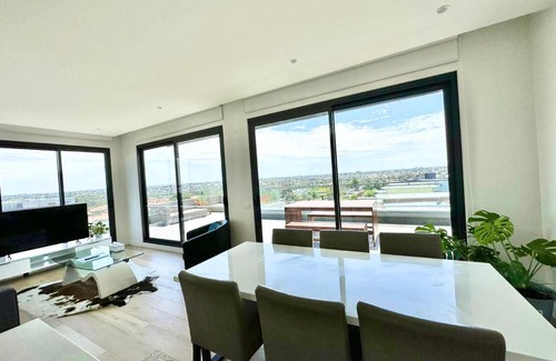 Maribyrnong Apartment | 2 Bed 2 Bathroom Penthouse With Amazing Balcony & City Views - Across From Highpoint