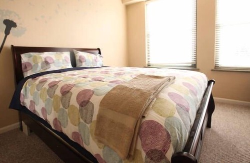 Anaheim Colony Historic District Apartment | 2 bed 2 bth Disneyland Fireworks
