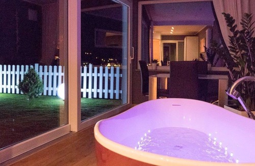 Cond Apartment | 2 bed apartment Garden - Anita's holiday home
