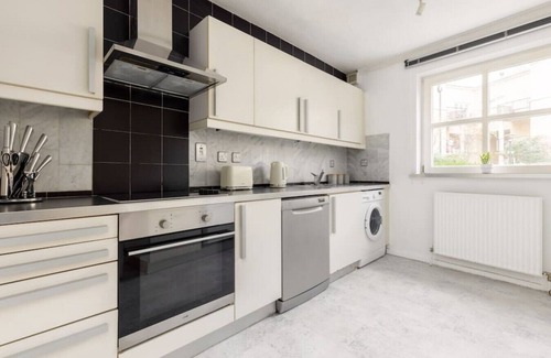 Surrey Docks Apartment | 2 Bed Apartment in Surrey Quays
